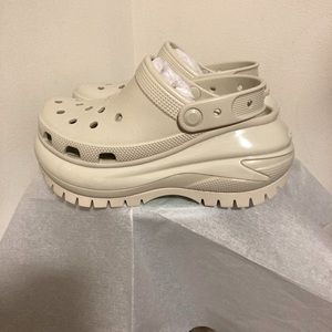 Crocs Mega Crush Clogs W6M4 NWT